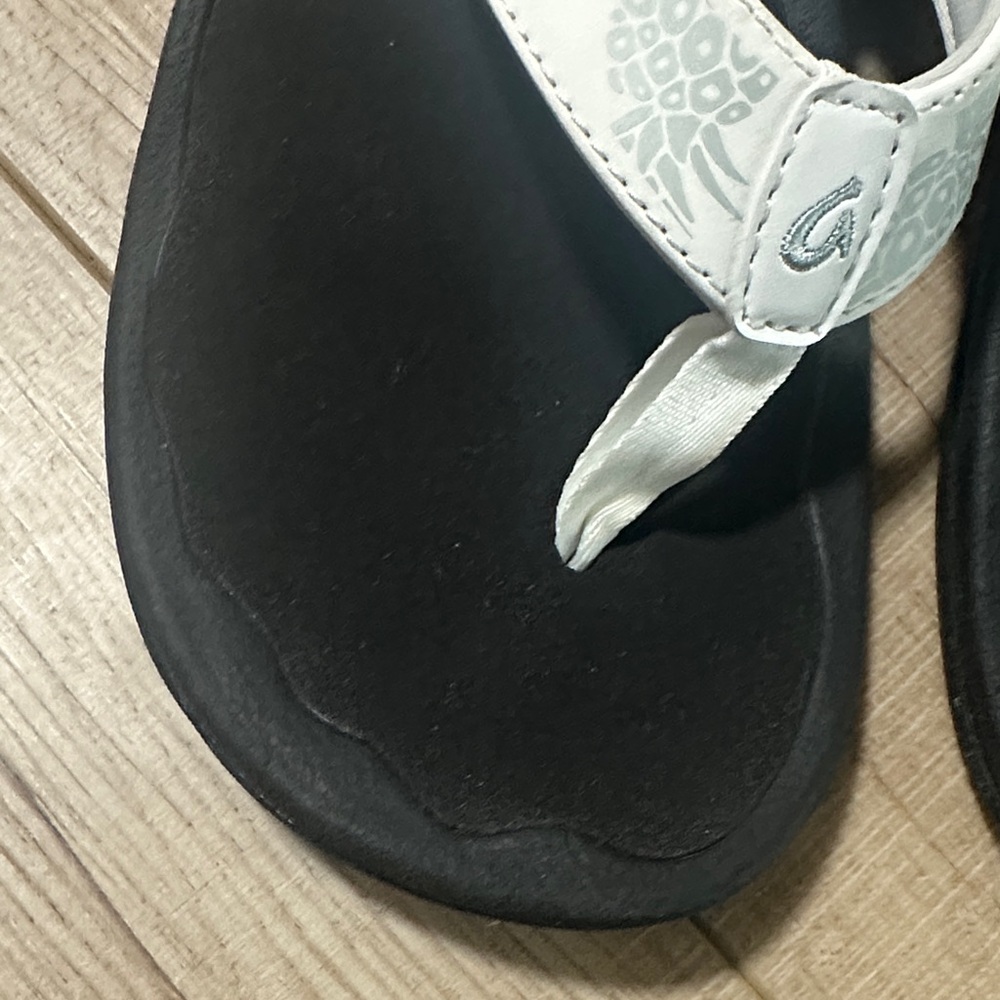 OluKai Women’s Flip Flop Sandals. White with Pineapples - Picture 4 of 10